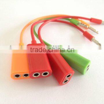 Hot sell Pantone colors 1 to 2 ways 3.5mm earphone splitter double jack audio cable adapter for iphone ipad Sony HTC