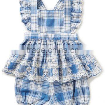 2017 new fashion wholesale gingham children's boutique clothing baby seersucker bubble clothes set