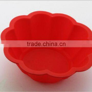 Flower shaped baking mold