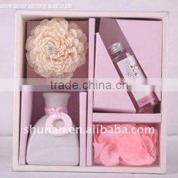 80ml Flower Diffuser with cotton petal and ceramic.