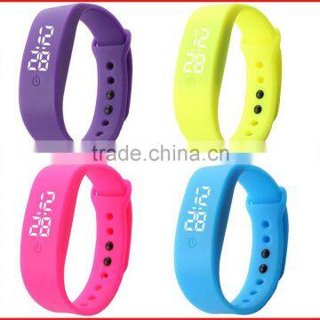 Fashion style and china regional feature led light silicone wristband