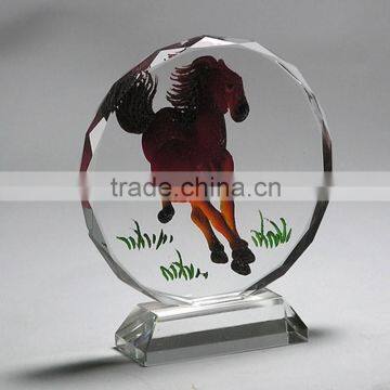 2016 Unique design engraved brave red horse crystal paperweight