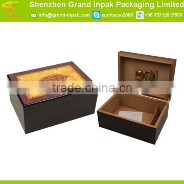 Wood cigar compartment storage box with leaf and cover