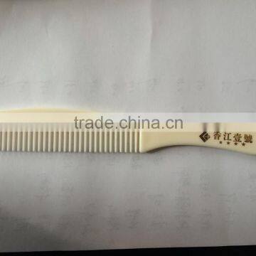 2014China plastic white hotel comb with logo print