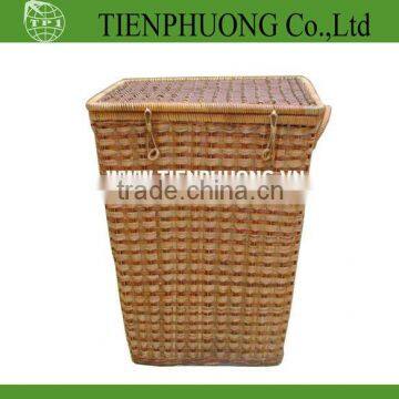 square wicker trunk with lid/chest furniter