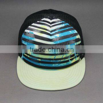 FLAT BRIM MESH CAP HAT WITH STRIP PRINT