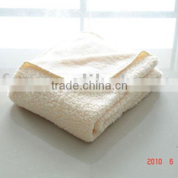 100%polyester knit sherpa throw