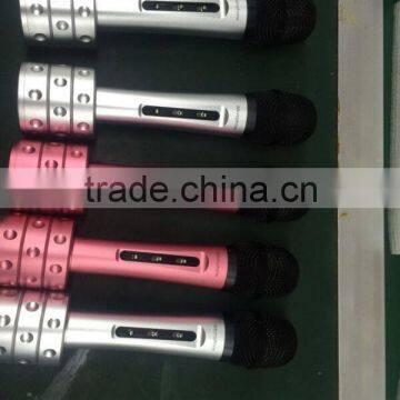 2016 New Design Microphone Q7 Wireless Handheld Metal Condenser Microphone Recording With Speaker For Smartphones photo-2