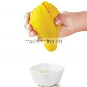 2012 hot selling hand silicone lemon squeezer