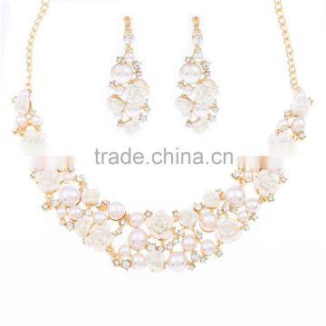 European Bridal Pearl Jewelry Set Resin Flower Statement Wedding Necklace Earring Set For Women