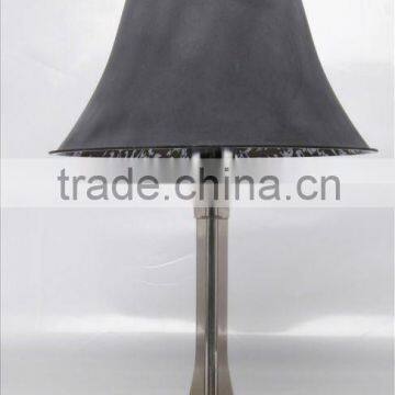 Black shade iron table lamp