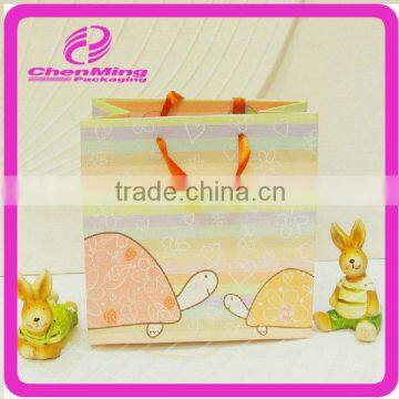 Yiwu wholesale handle gift blank paper bag