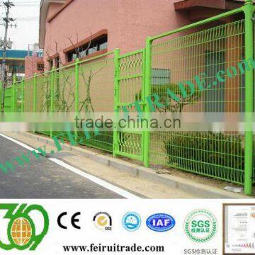 Roll Top welded mesh panel fencing for lawn in Singapore