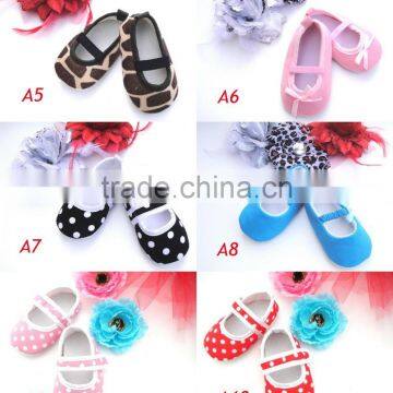 2016Factory Price Soft Sole newborn Baby Prewalker Infant Baby Shoes