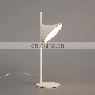 Luxury hotel desk organic led lighting circle oled bedside metal table lamp