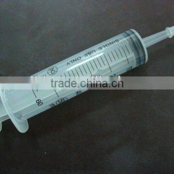 Irrigation syringe