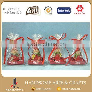 7cm Resin Wholesale Christmas Ornament Small Gift Figurines Suppliers