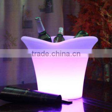 The bar ice bucketContainers of wineCan change color