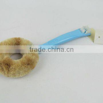 Plastic handle sisal brush