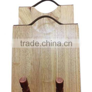 High quality best selling eco friendly Natural Rubberwood Cutting Board with handle from Viet Nam