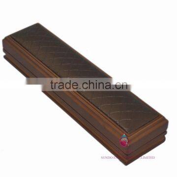 Luxury Lacquer Bracelet Packaging Box photo-3