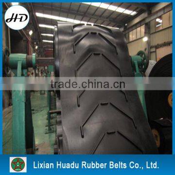 Vulcanized spliced endless chevron pattern rubber conveyor belt