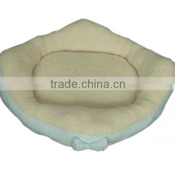 Luxury and cozy craft fleece pet beds for your lovely dogs