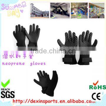 fine design and professional neoprene glove