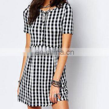 Short sleeves Vintage woman checked dress with buttons up design