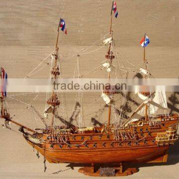 ZEVEN PROVINCIEN WOODEN MODEL BOAT