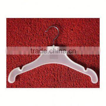 plastic hangers with shoulder pads