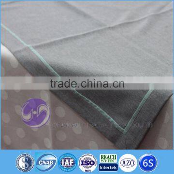 Disposable tablecloth ruffled table cloth in China supplier