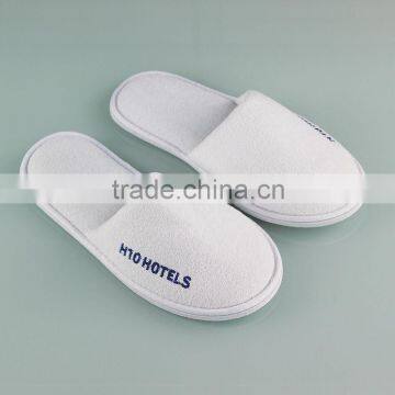 hotel slipper with embroideried customized logo