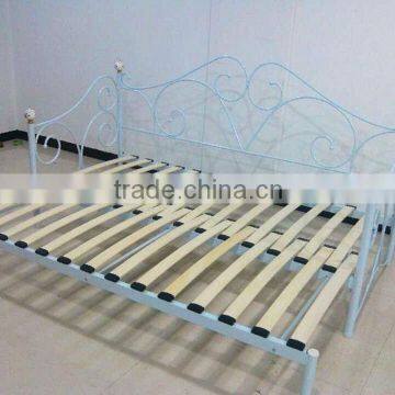 metal day bed