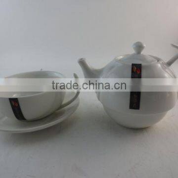 White cheap ceramic/porcelain tea pot set with special handle