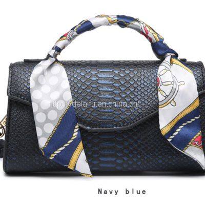2023 Spring New Arrival Serpentine Cross-body Small Square Bag Factory Stock Wholesale photo-4