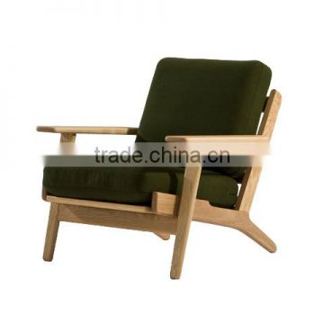 Replica European style relaxing Danish Design solid ash wood Hans J Wegner Plank chair with fabric cushion