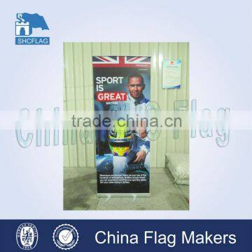 Retractable roll up banner stand for advertising