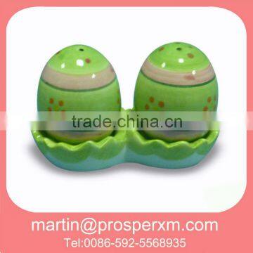 Ceramic egg shaped salt and pepper shaker