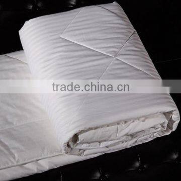 Hot sale handmade silk quilt with satin stripe fabric quilt cover,mulberry silk duvet                        
                                                Quality Choice