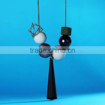 Fashion Horseshoe Strip Pendant Long Necklace Square Hoop Large Bead on Chain Necklace Autumn Winter Long Sweater Necklace