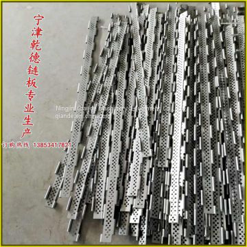 Production process of cleaning and conveying stainless steel chain plate