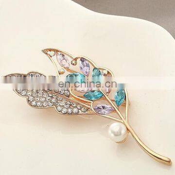 2017 Wholesale new style alloy rhinestone leaf brooch