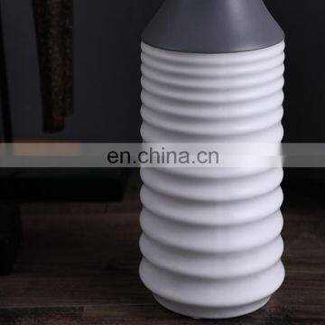 Wholesale Custom Nordic Interior Decoration Ornaments Two-color Unique Design Cheap Ceramic Dried Flower Vase photo-5