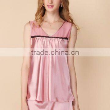 OEM Female Sexy Silky Soft Pajamas Set Fashion V-neck Shorts Sleeveless Nightwear