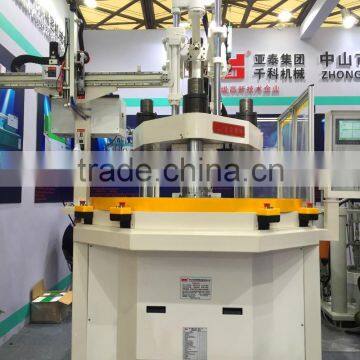 Vertical injection moulding machine-rotary table