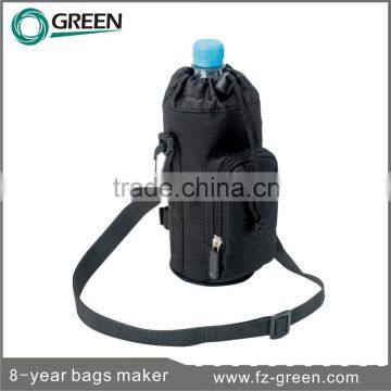 Insulated round cooler bag with bottle