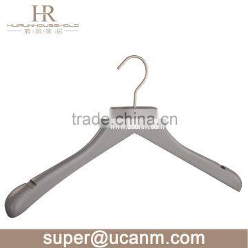 HRW-8600GP Flat wooden hanger with notches