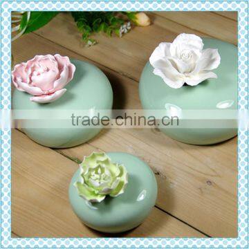 Hand craft glazed ceramic essential oil diffuser , Low MOQ wholesale ceramic flower oil diffuser