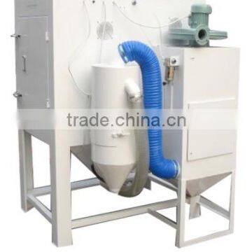 Sand blast machine with sandblast dust collector